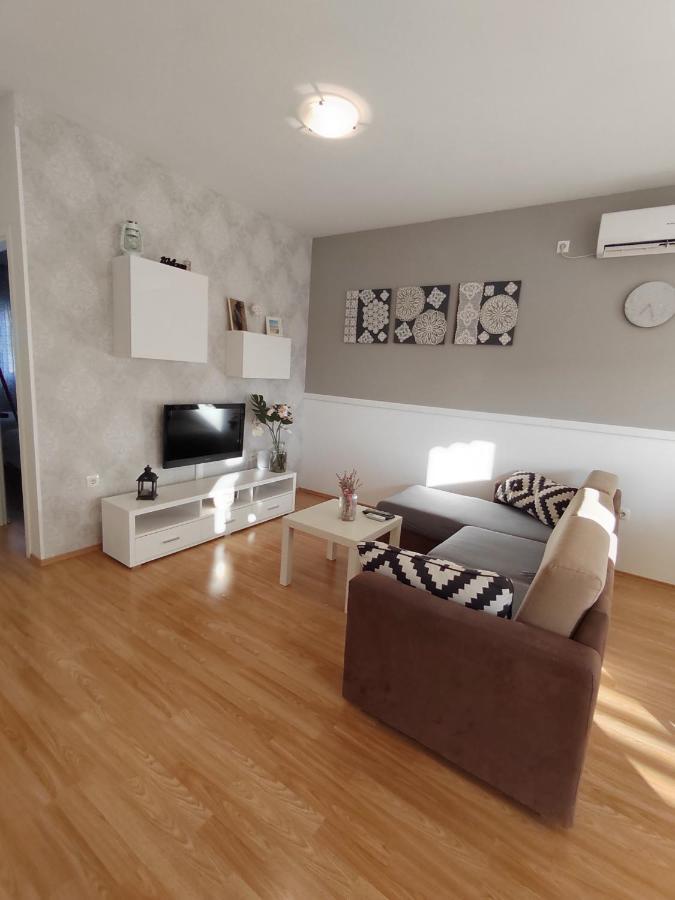 Apartments Karla I Ivano Mandre Dış mekan fotoğraf