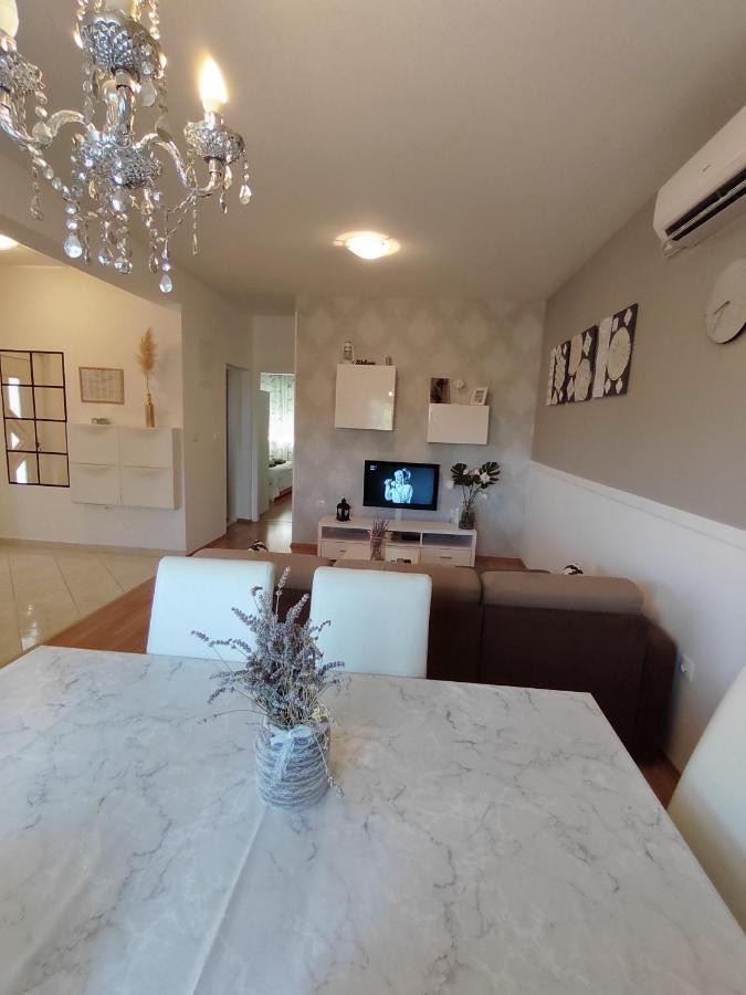 Apartments Karla I Ivano Mandre Dış mekan fotoğraf