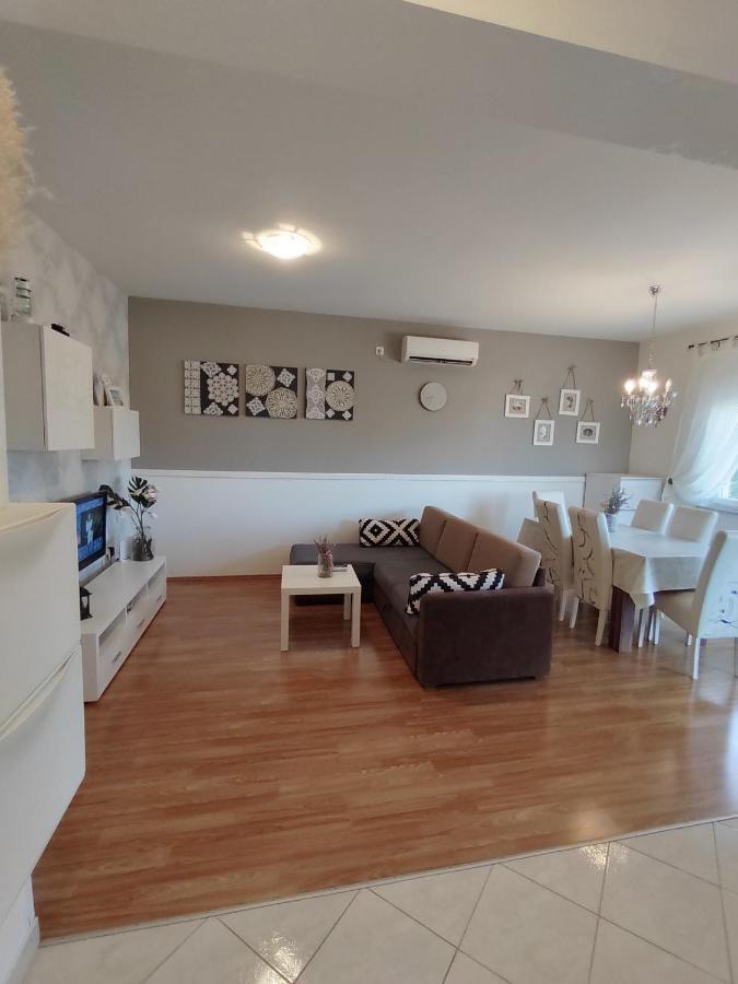 Apartments Karla I Ivano Mandre Dış mekan fotoğraf