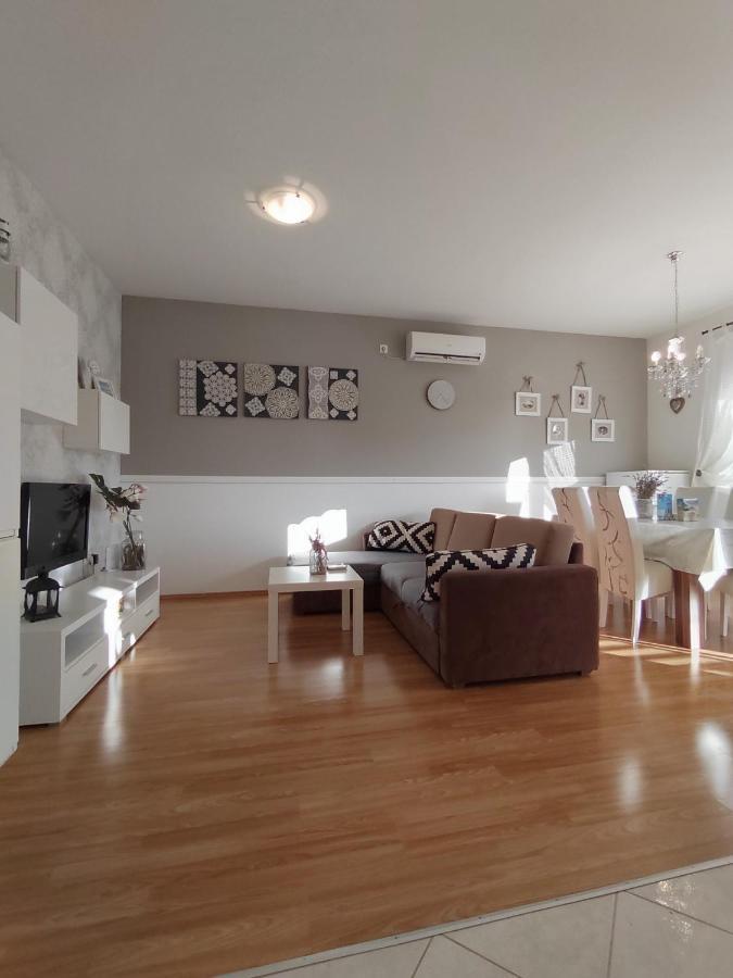 Apartments Karla I Ivano Mandre Dış mekan fotoğraf